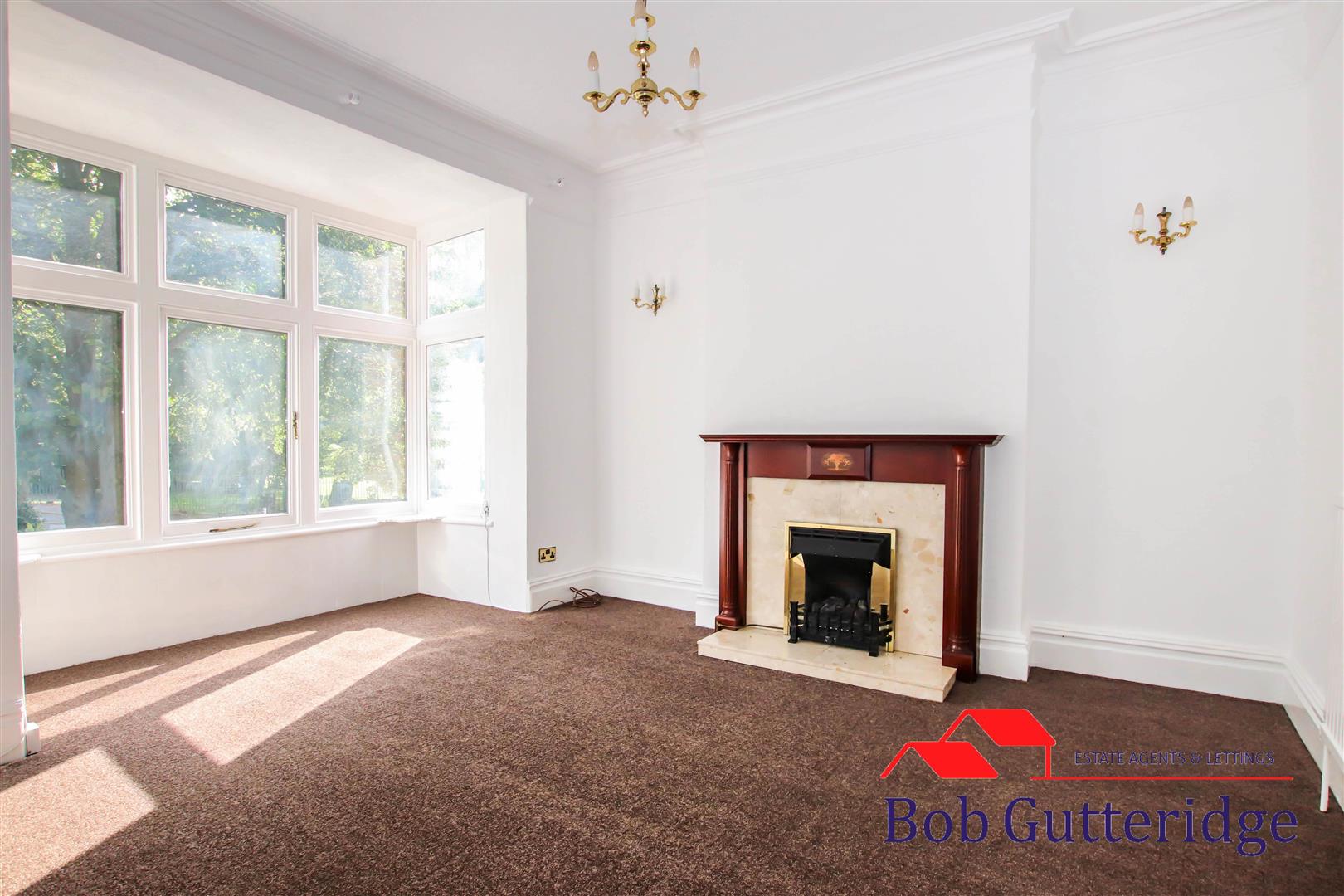 BAY FRONTED LOUNGE